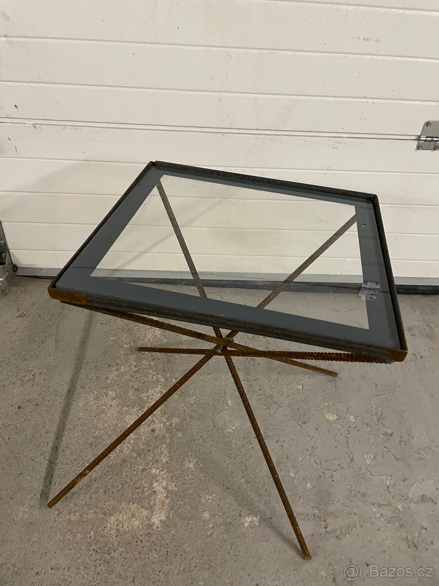 Designový stolek z betonářské tyče “ROXOR” bezp. kalené sklo