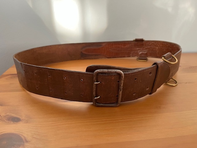 Starý kožený hasičský pásek, délka 110 cm