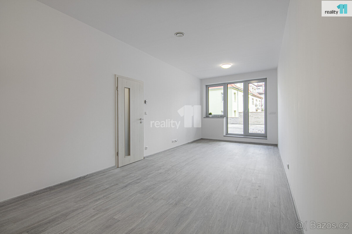 Pronájem bytu 3+kk, 96 m2 + 116 m2 terasa, Praha 8
