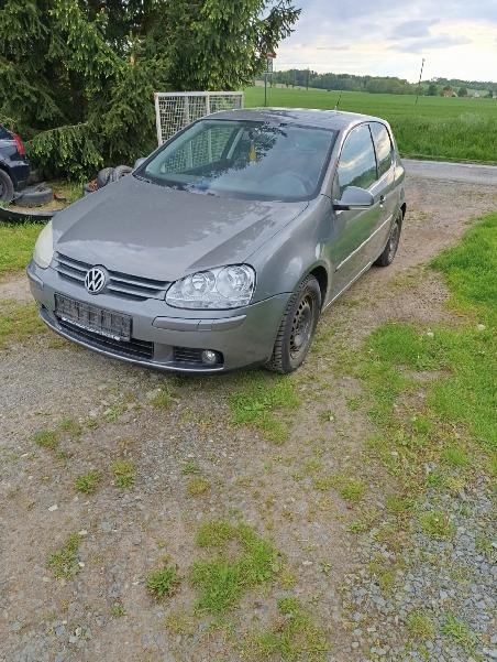 VW Golf 5 1,6 75 KW