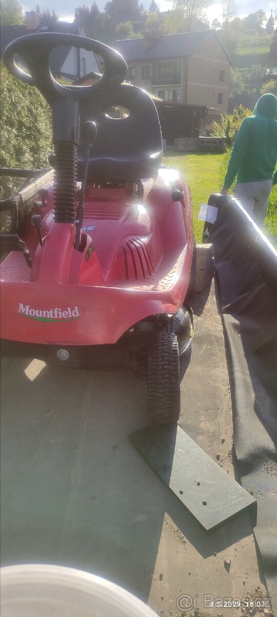 Zahr. Trakturek moundfield rider