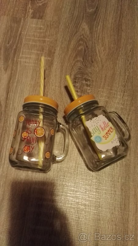Sklenice s víčkem a brčkem NOVÉ