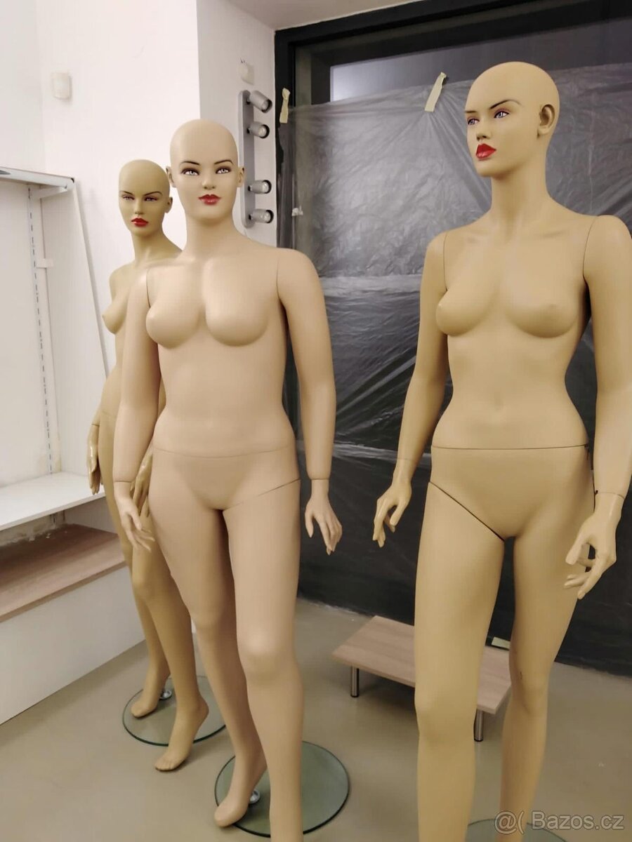Figuríny na oblečení, věšáky