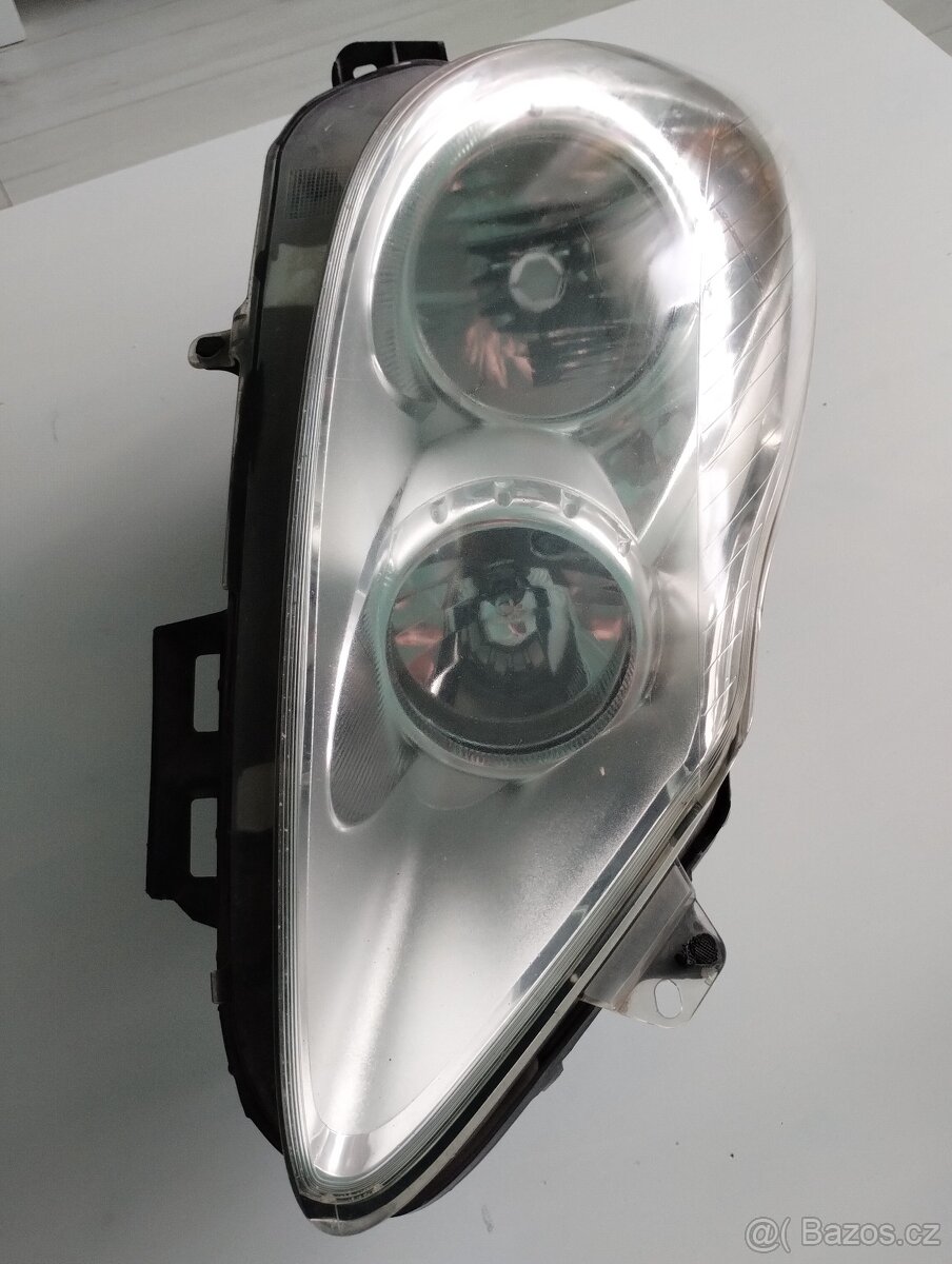 Pravé přední světlo Opel Corsa D