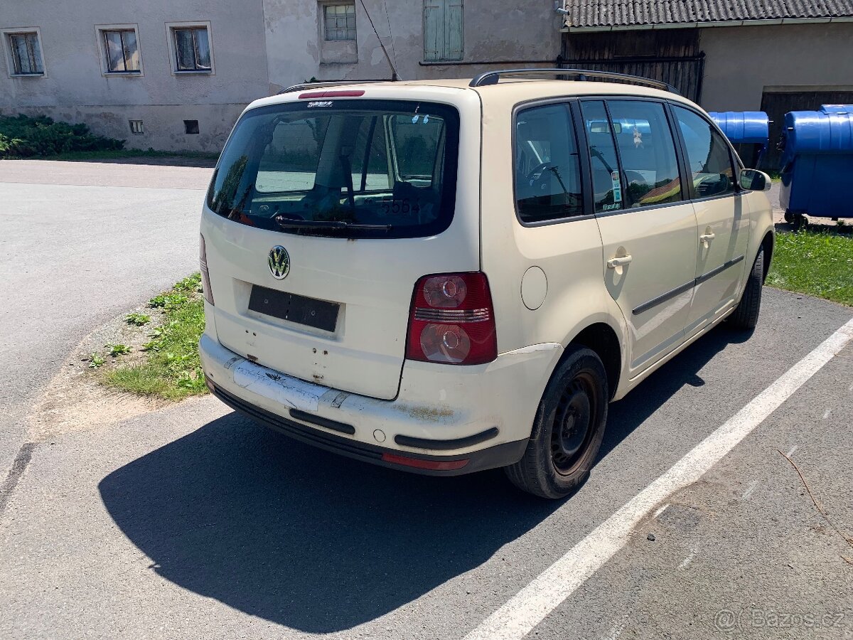 Prodam VW Touran 2,0 Tdi Automat DSG. 7-mist