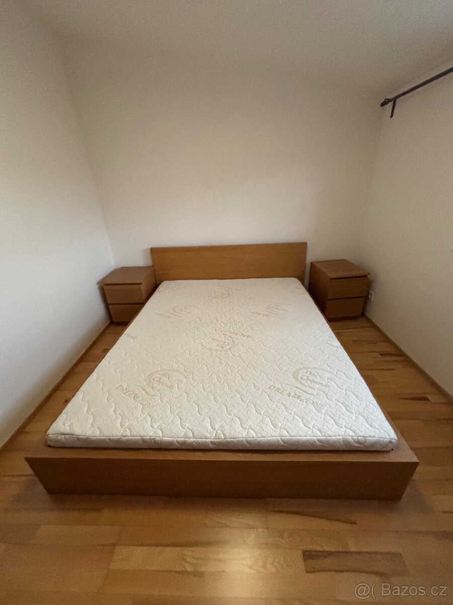 Postel 160x200 + matrace + noční stolek