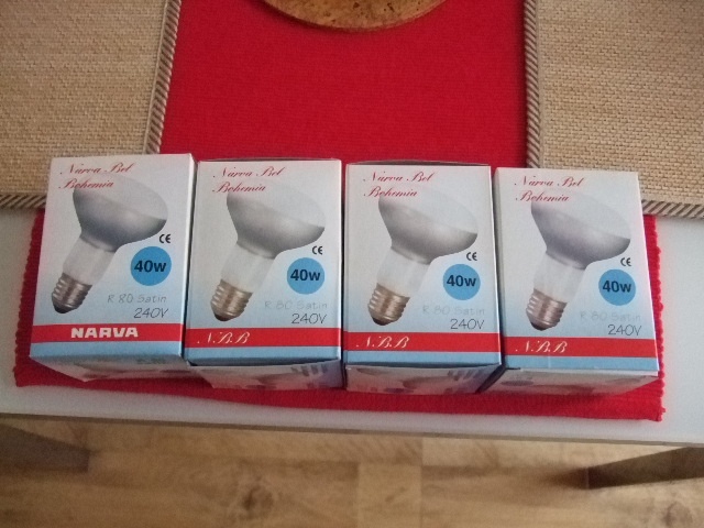 BODOVÉ ŽÁROVKY NARVA 40W 4 KUSY