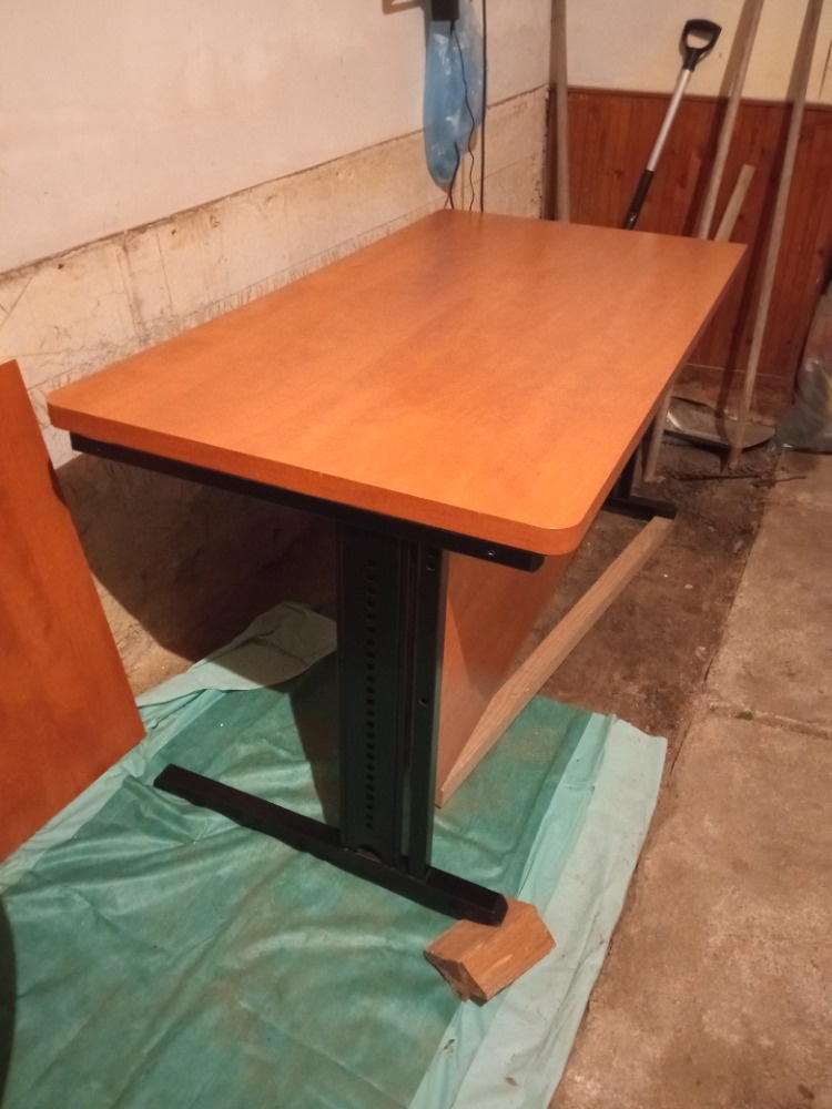 prodám velký stůl 120x78cm zn. HOBIS