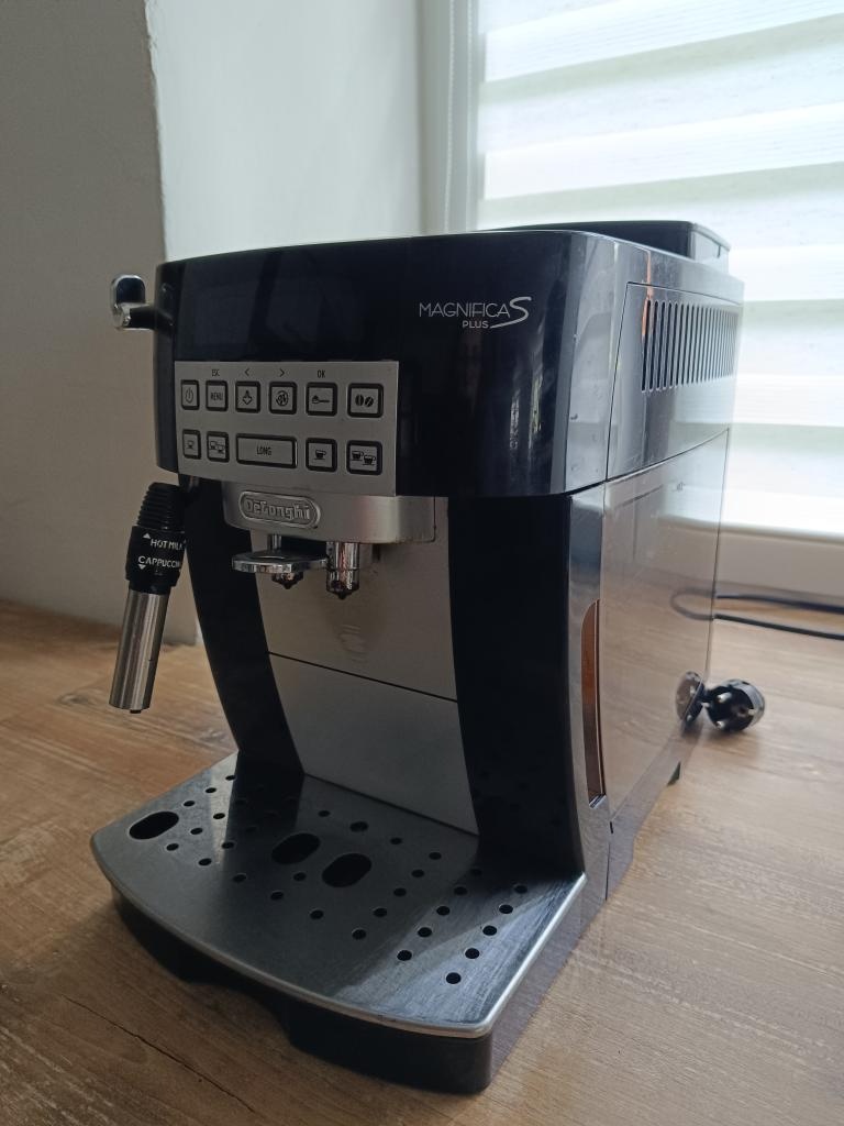Kávovar DeLonghi Magnifica S plus