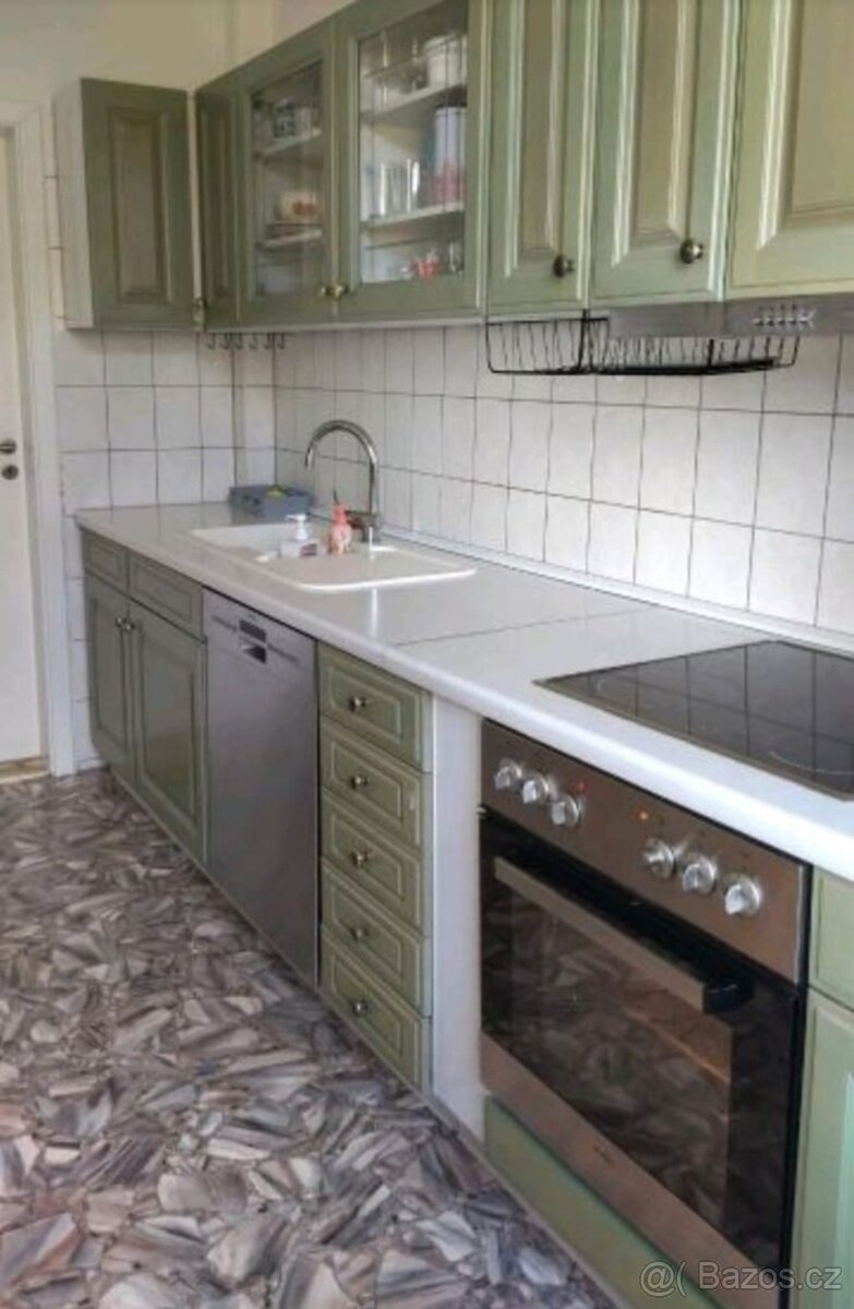 Zelená kuchyně dub masiv se spotřebiči, 5039