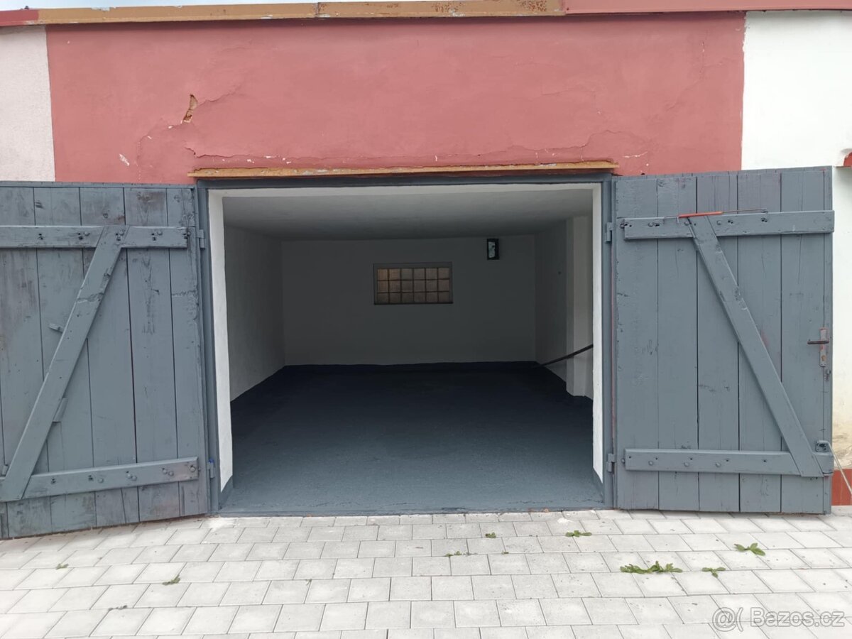 Pronájem zděné garáže – Chodová Planá (24 m²)