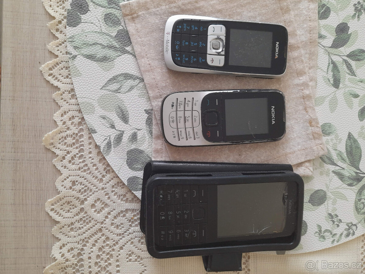 3 ks telefon Nokia