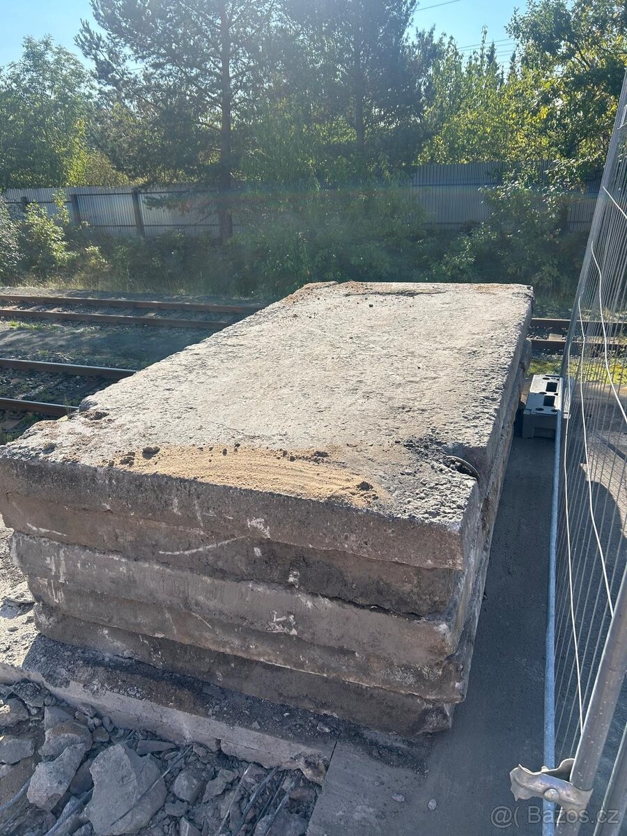 PRODÁM betonové silniční panely použité