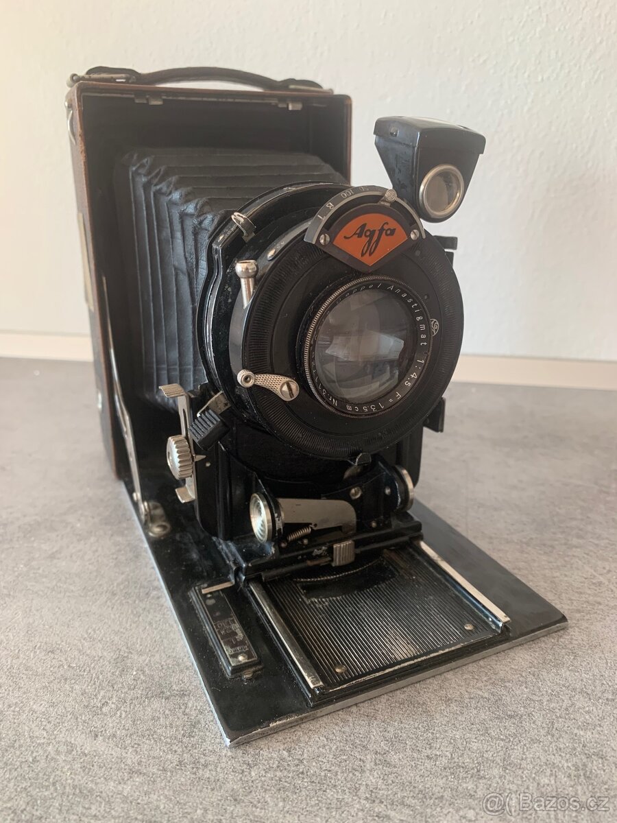 starého deskového fotoaparátu „agfa standard“