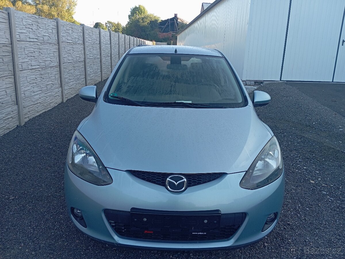 Mazda 2 1,5 benzín 76kw , výhřev sedaček