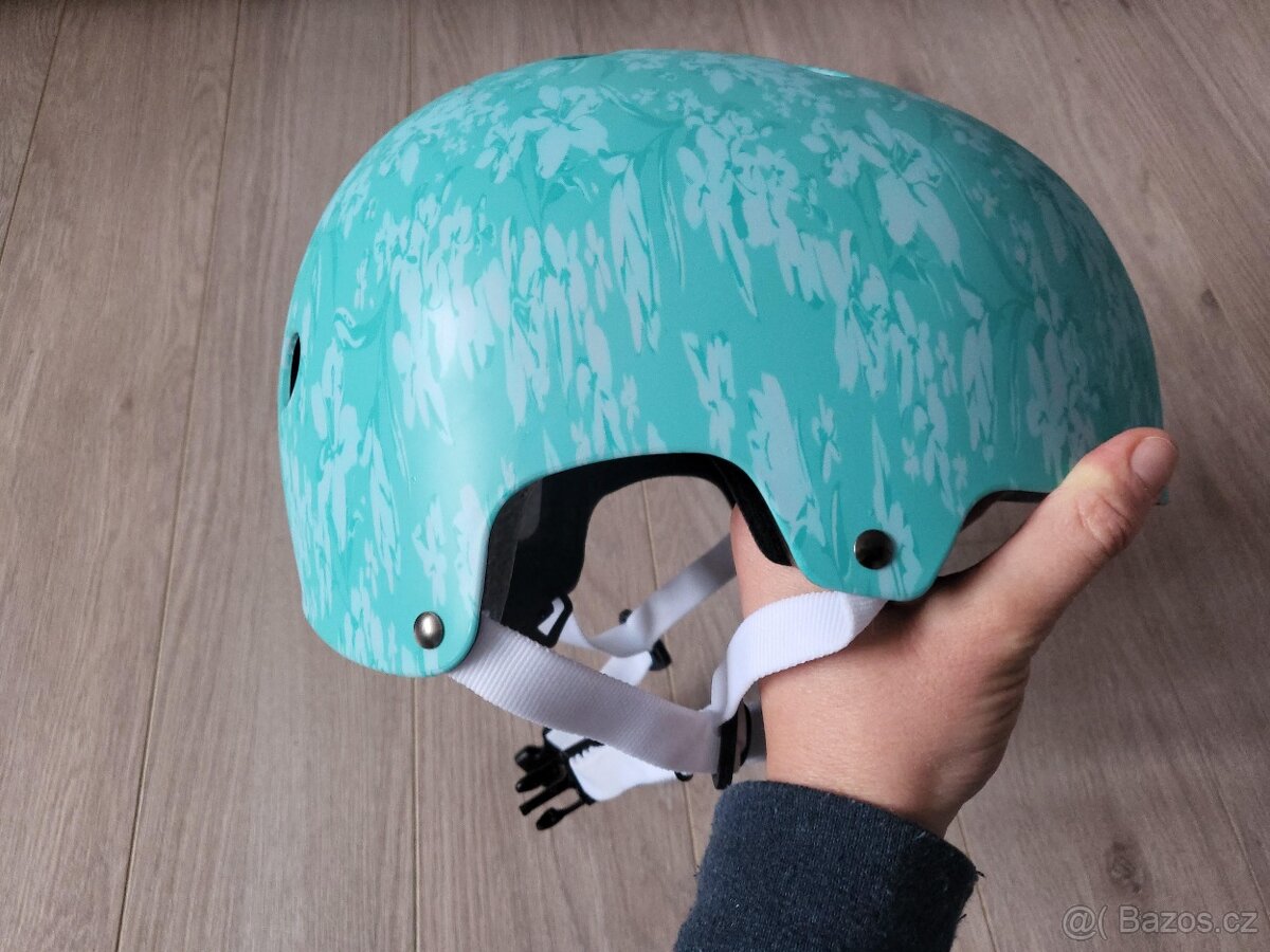 Tyrkysová helma Powerslide