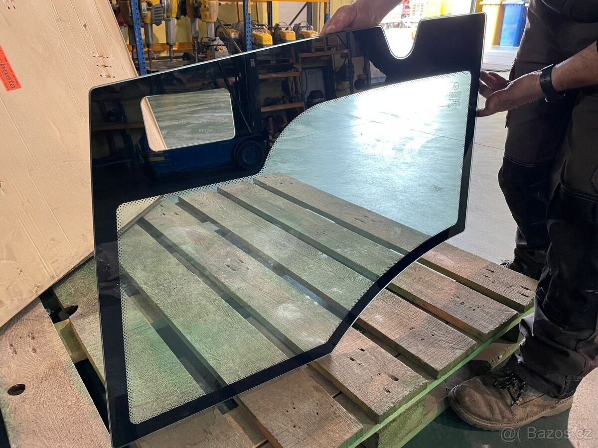 Dveře levé spodní ke kolovému nakladači WL 48 -Wacker Neuson