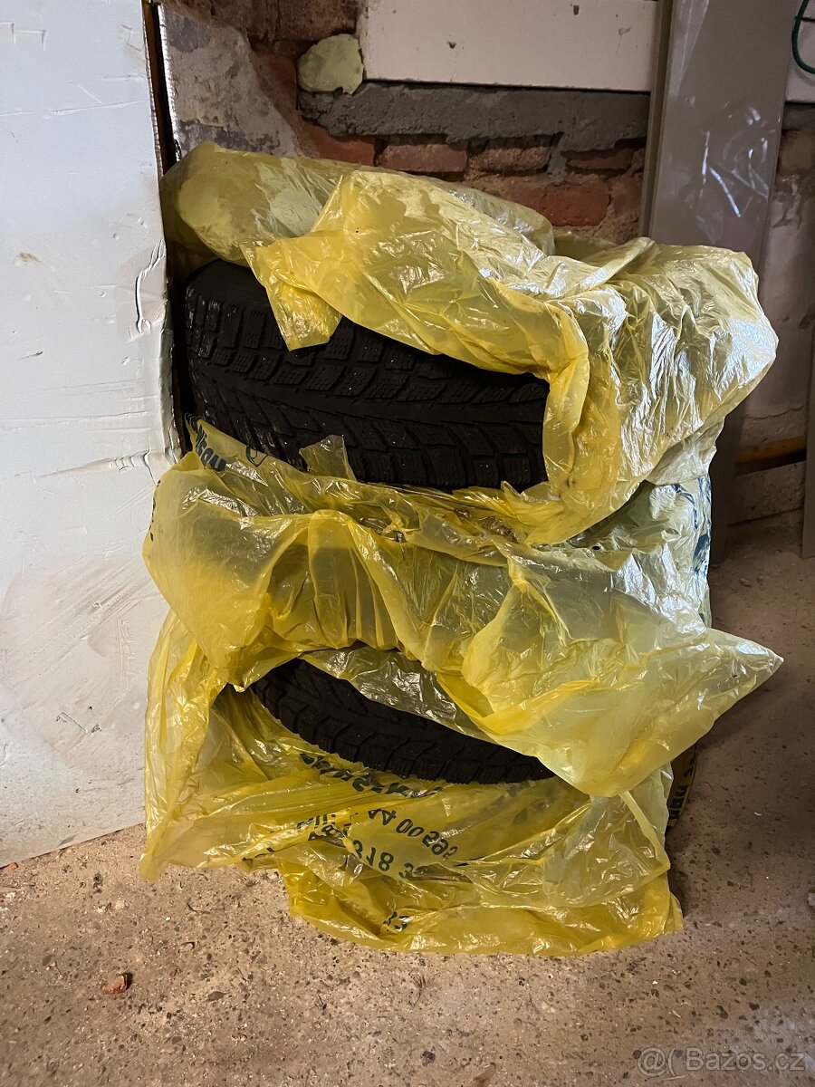 Zimní pneu 165/70 R14 na diskách, 4ks.