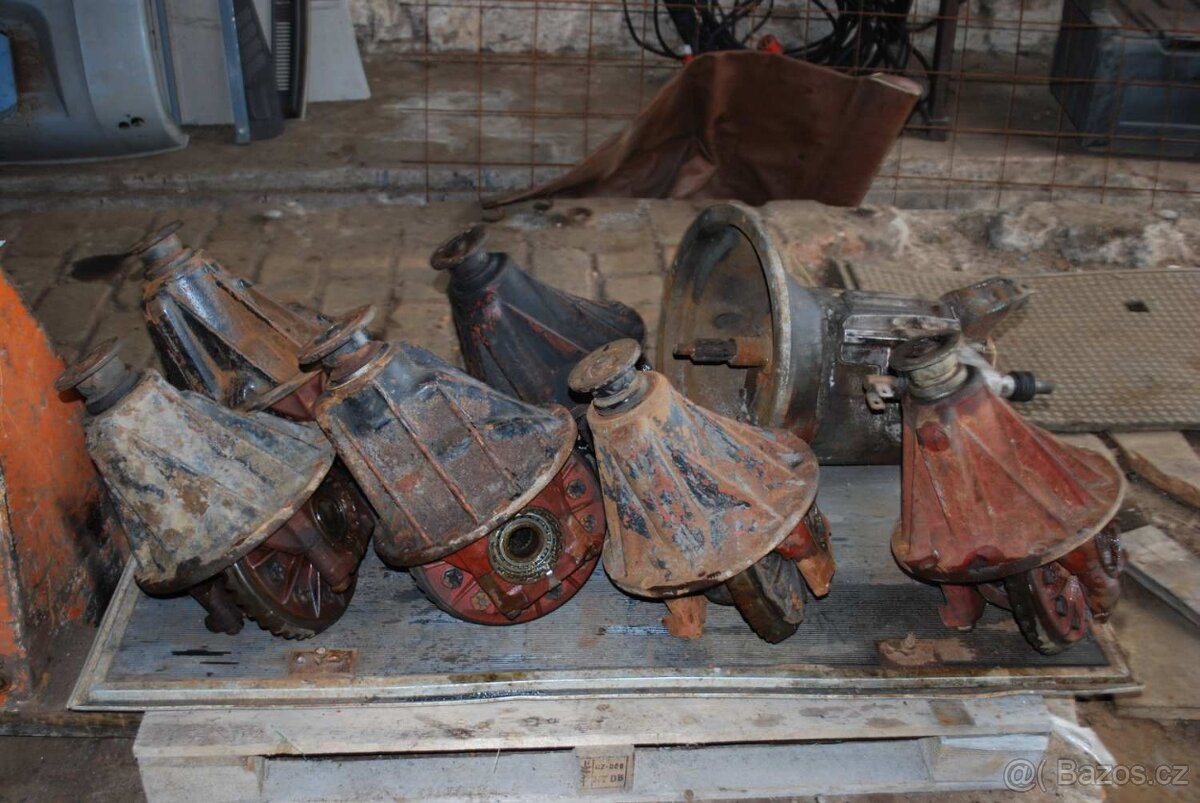 Avia - diferenciál, poloosy