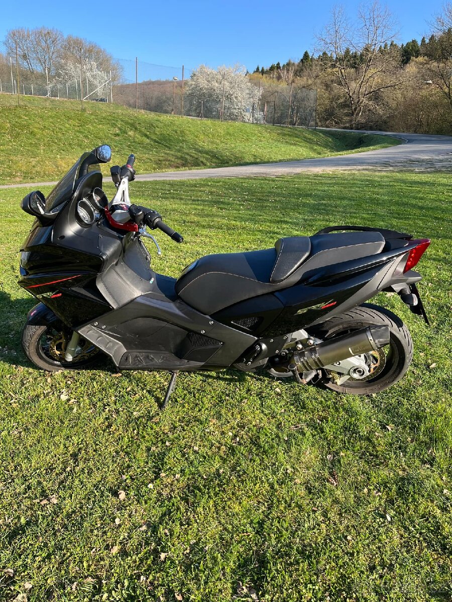 Aprilia SRV 850