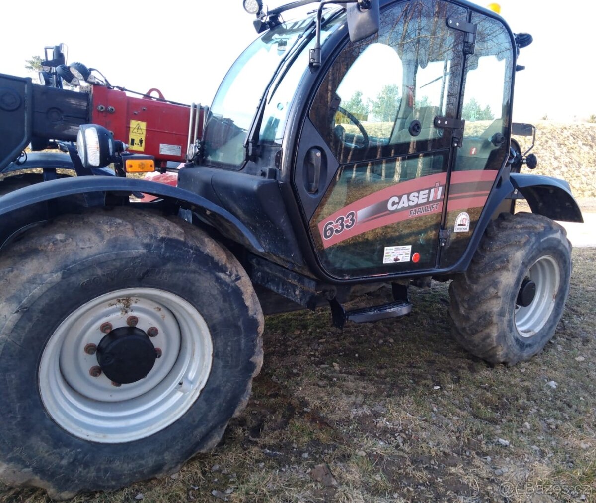 na 3.3t/6m manipulátor CASE Farmlift 633 lopata vidle