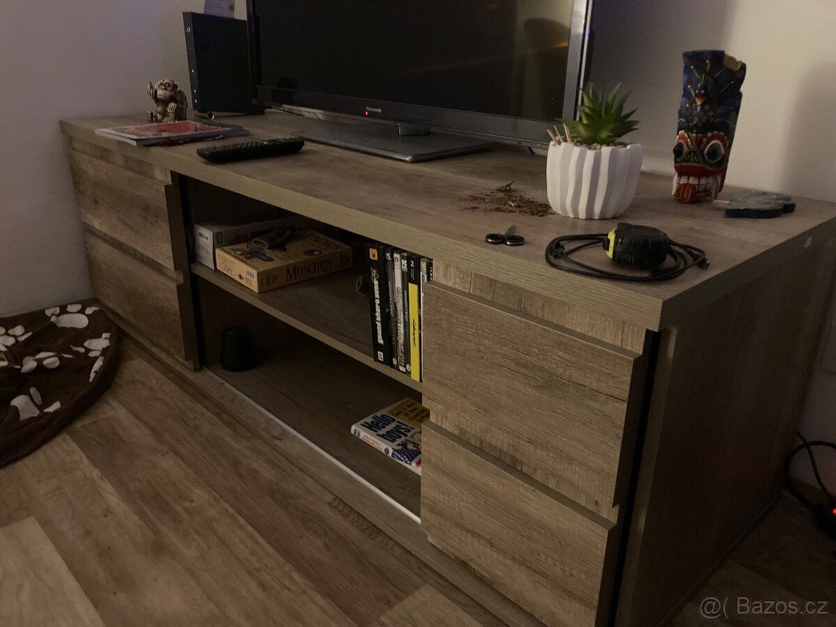 Stůl/skříňka pod TV