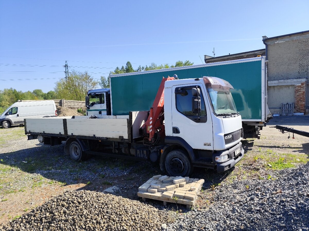 DAF LF45.180,136kw, valník s rukou, 2004, 490tis.km