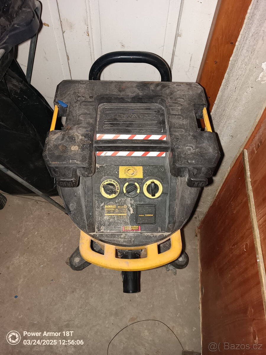 Dewalt průmyslový vysavač.
