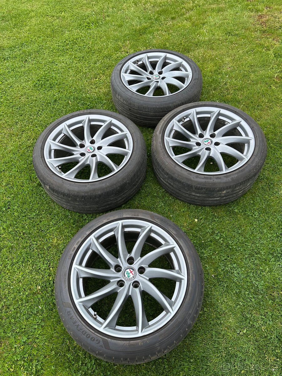 Prodám sadu originálních ALU kol Alfa Romeo