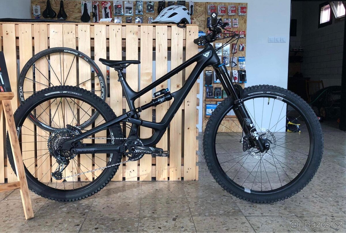 YT CAPRA 2022 CELOKARBON FOX 38