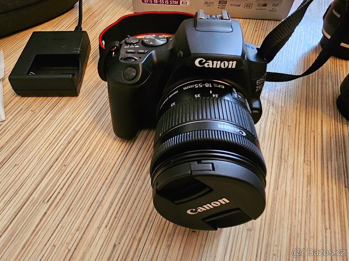 Canon EOS 250D + EF-S 18-55 + brašna