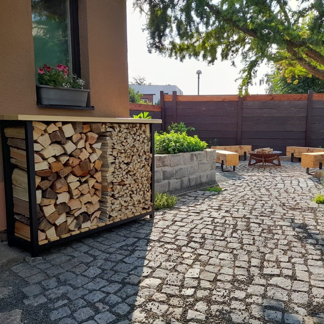 Stojan na dřevo