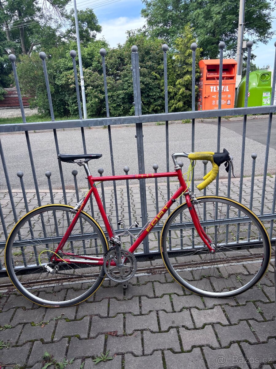 Silniční kolo Fort osazené Campagnolo