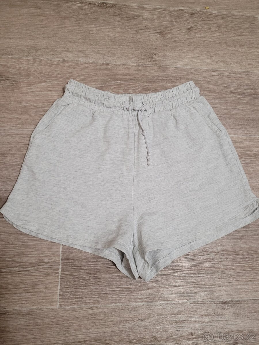 Krásné teplákové kraťasy vel.XS Zn.Cropp