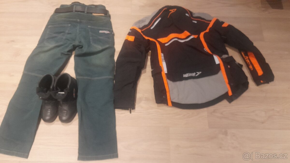 Oblečení na motorku.