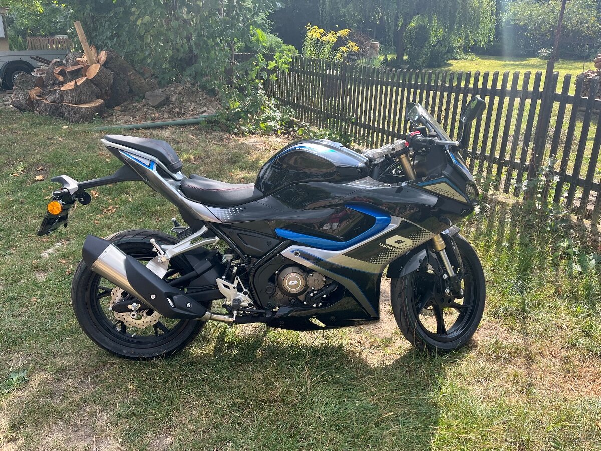 QJ motor SRK 125 R