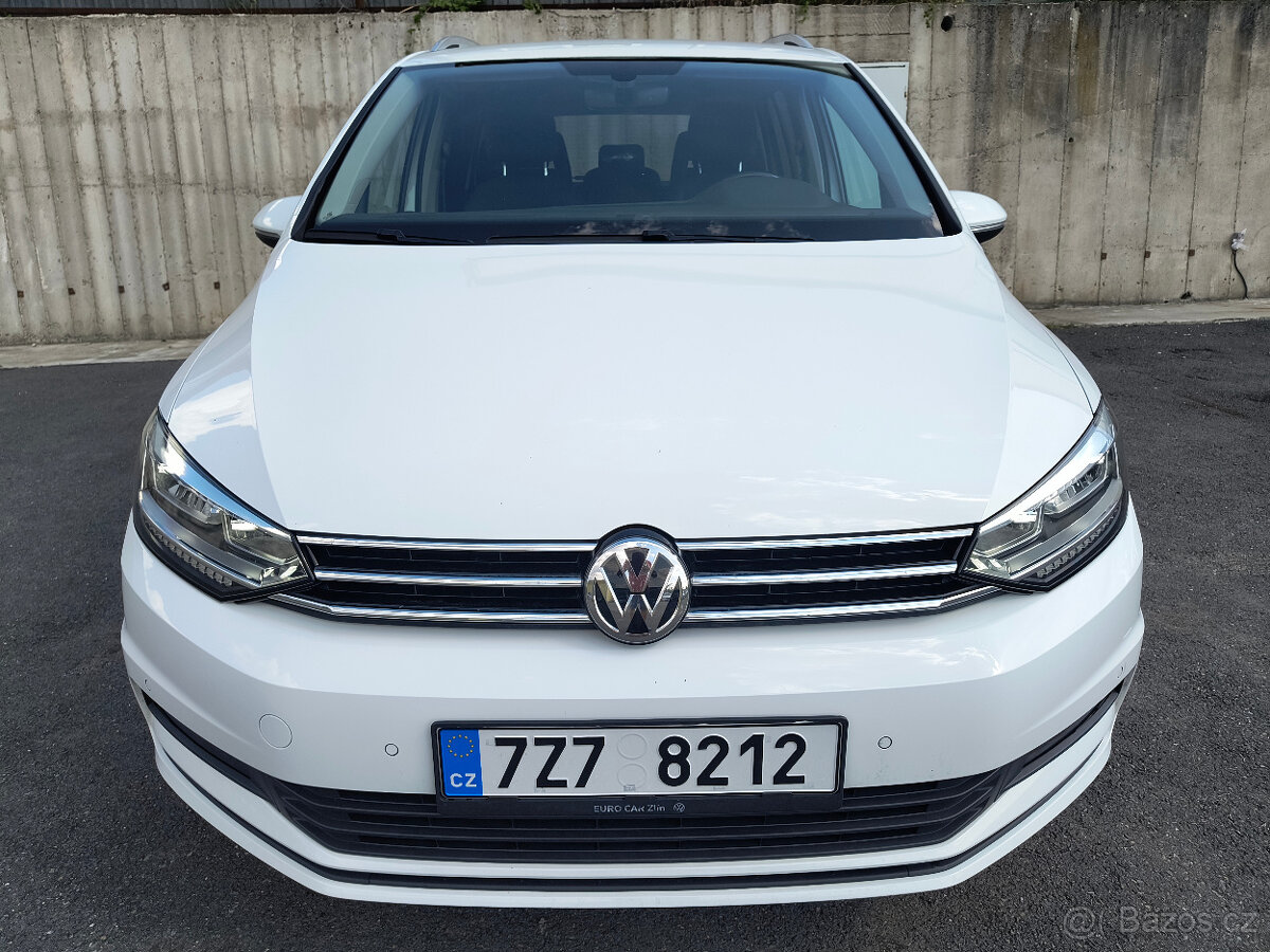 VW Touran 1.5 TSI 1.MAJ.ČR/NAVI/ACC/TAŽNÉ/ALU/FRONT ASSIST