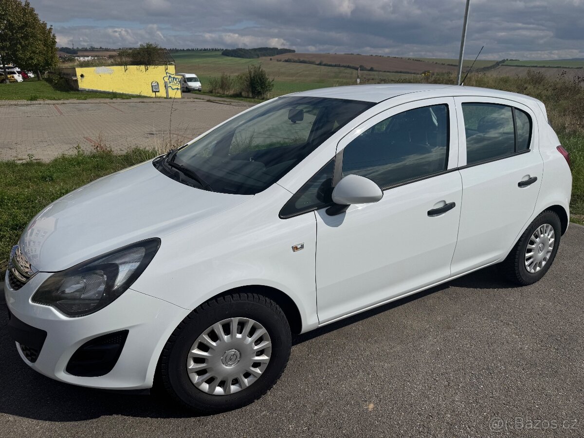 Opel Corsa 1.2 benzín, r. 2014 – spolehlivé, bez investic