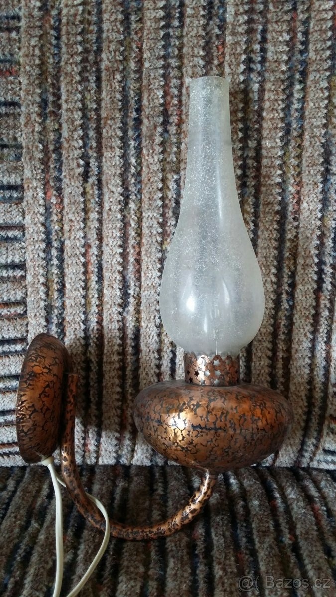 NÁSTĚNNÁ LAMPIČKA