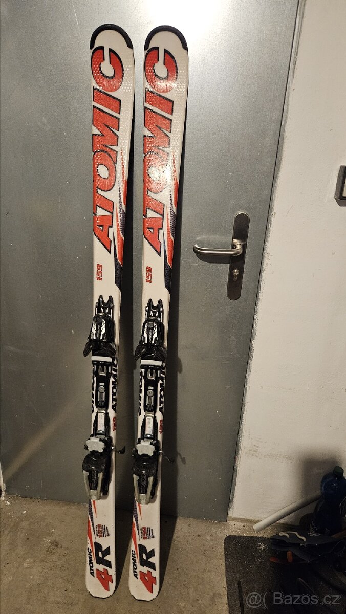 Carvingové sjezdovky ATOMIC 4R 159 cm, PO SERVISU