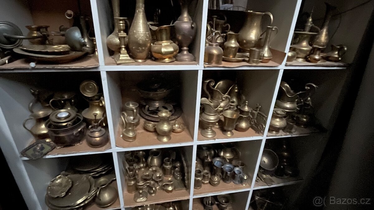 Sbírka mosazných předmětů