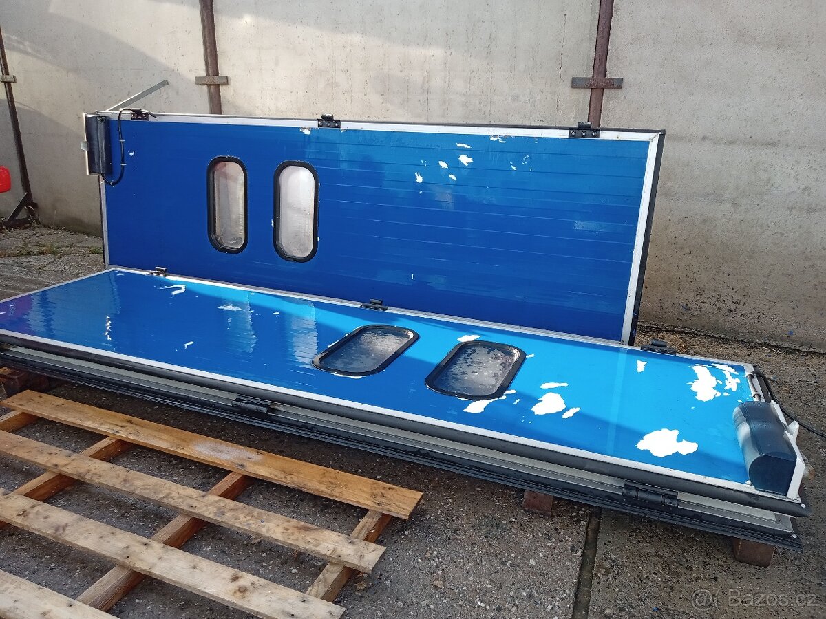 třídílná sekční vrata