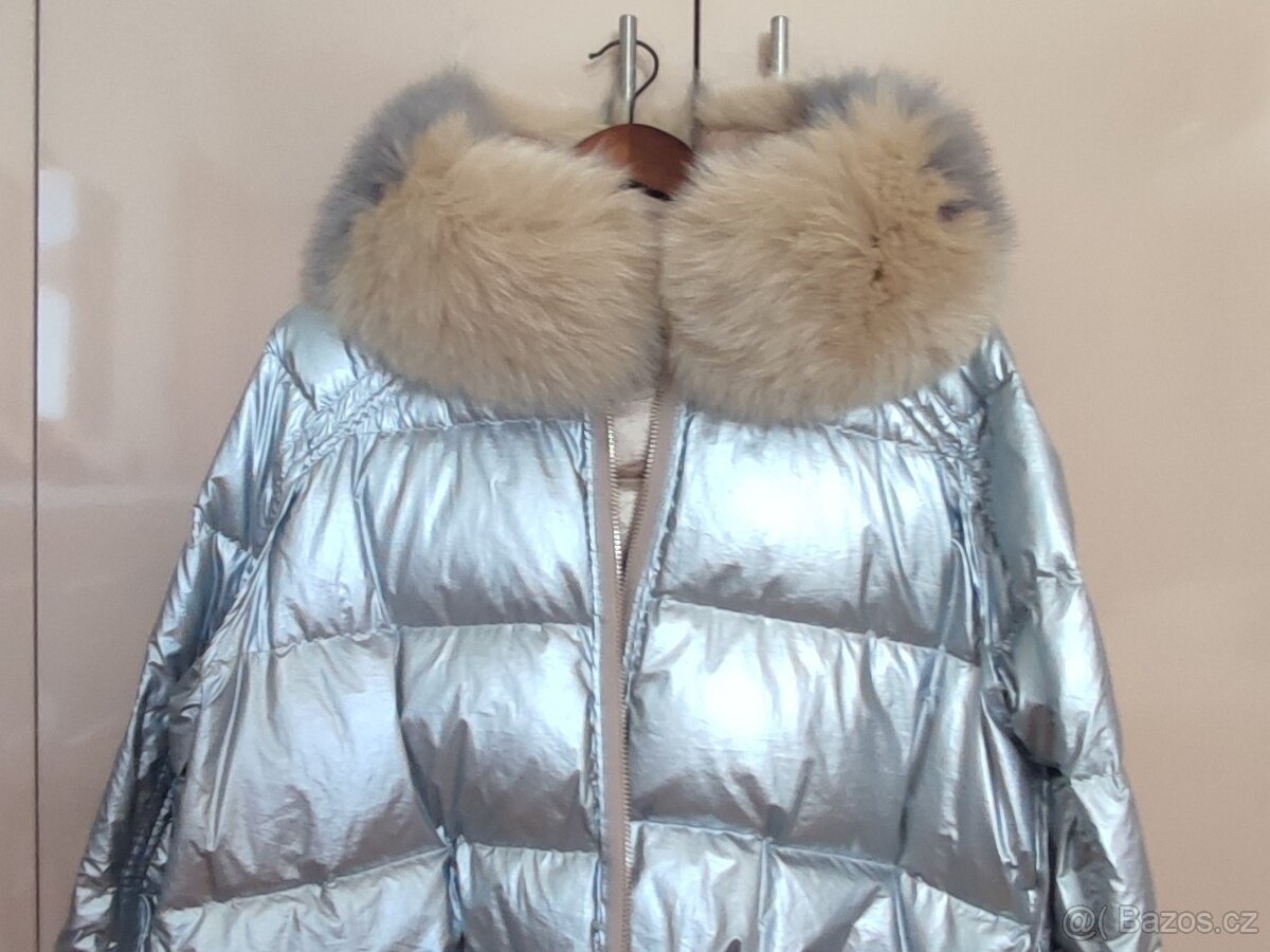 Bunda s kapucí z lišky