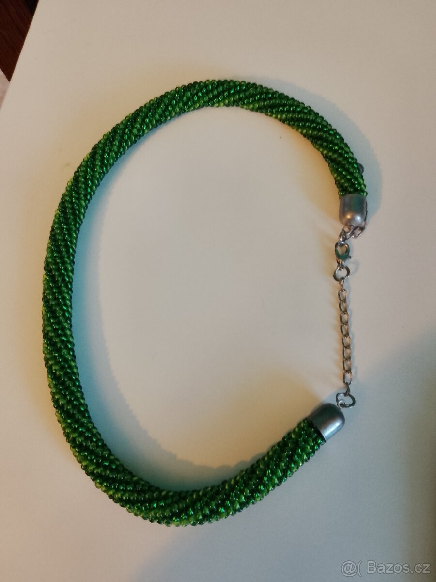 Náhrdelník háčkovaný zelený
