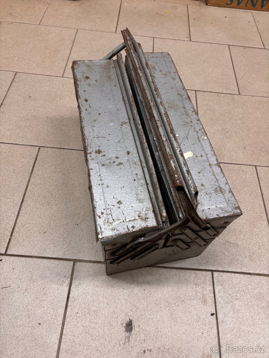 Box na naradi- basa- poradac