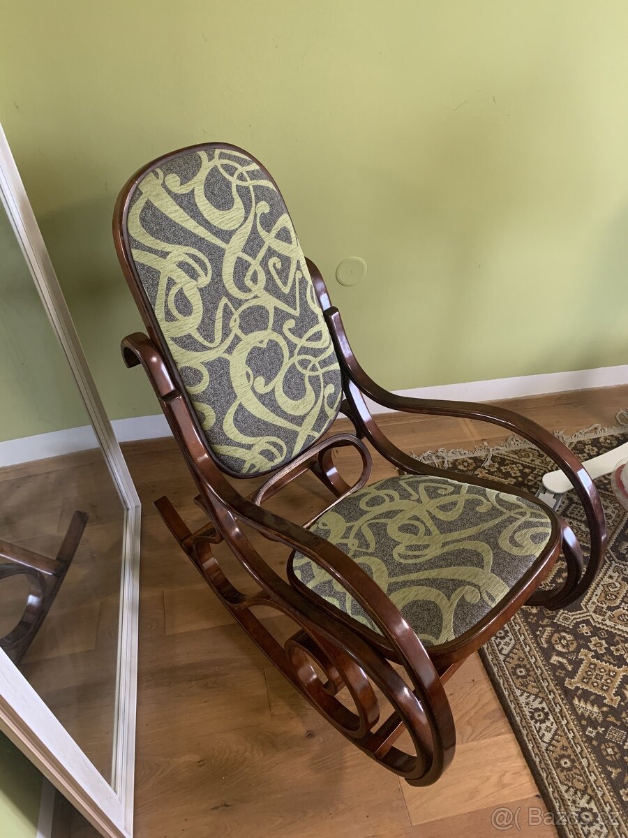 Starozitne houpací křeslo