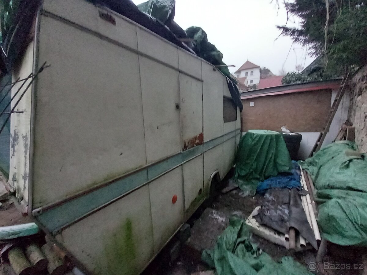 Karavan tažný za auto