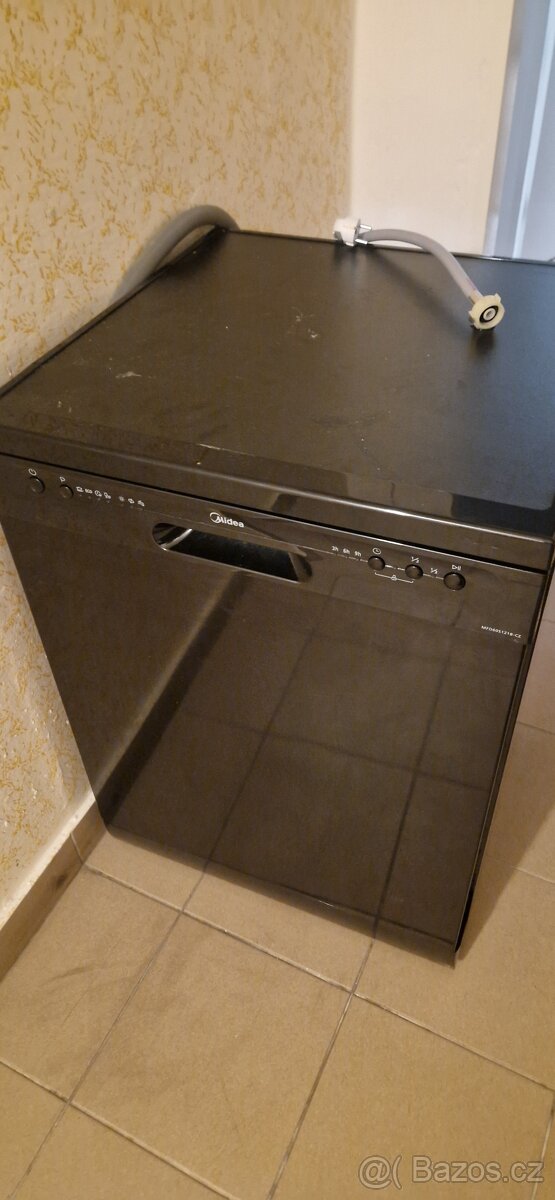 Myčka černé barvy 60cm