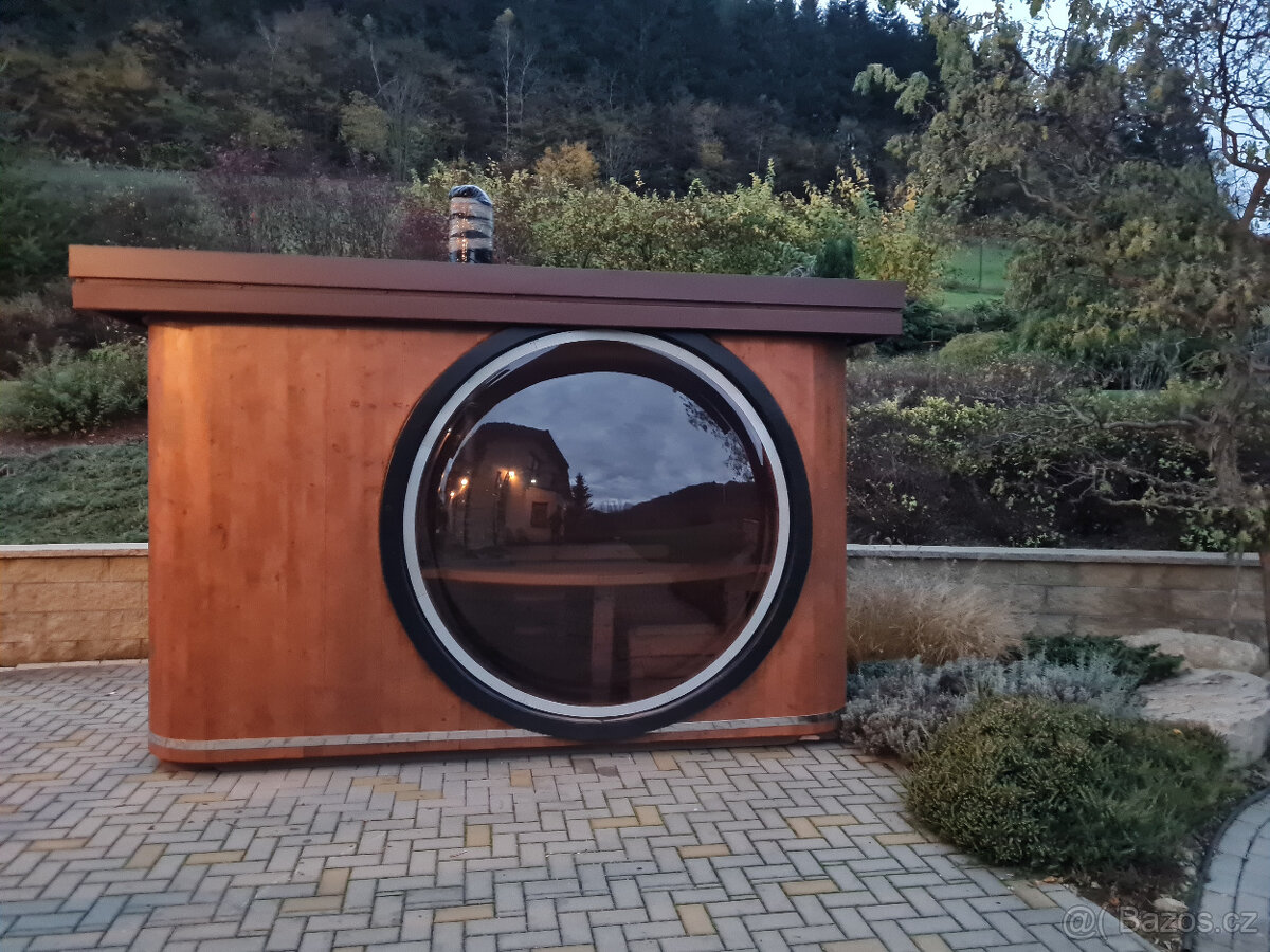 Venkovní panoramatická finská sauna