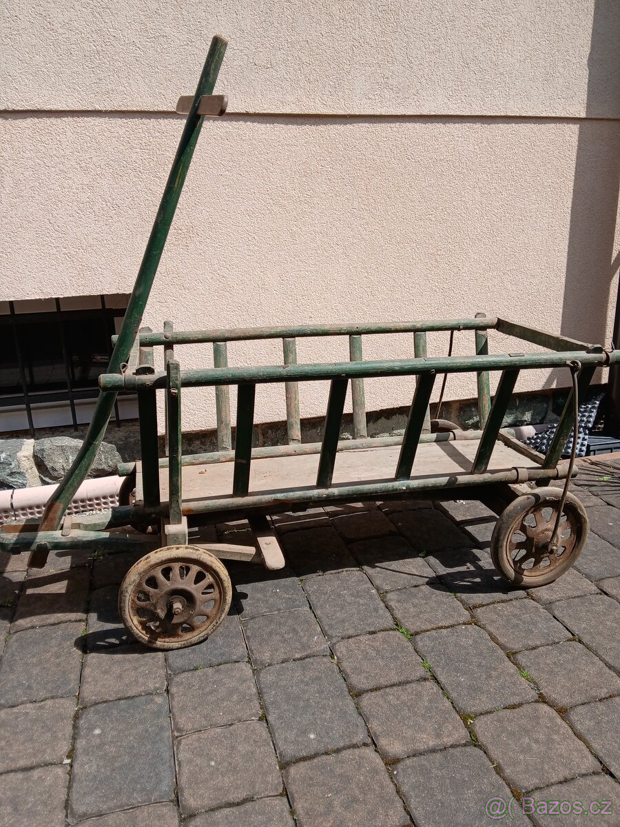 Dřevěný vozík žebřiňák